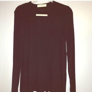 Long sleeve, open/cut neck